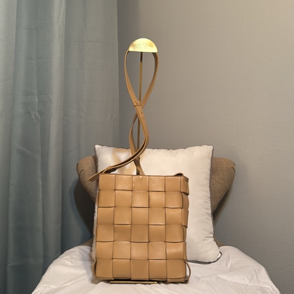 Bottega Veneta Cassette Crossbody with adjustable strap and dust bag - Picture 1 of 5